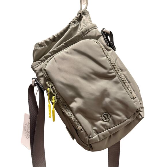 Lululemon Water Bottle Crossbody 2L With Front Pocket – Recycled Nylon - Picture 1 of 6